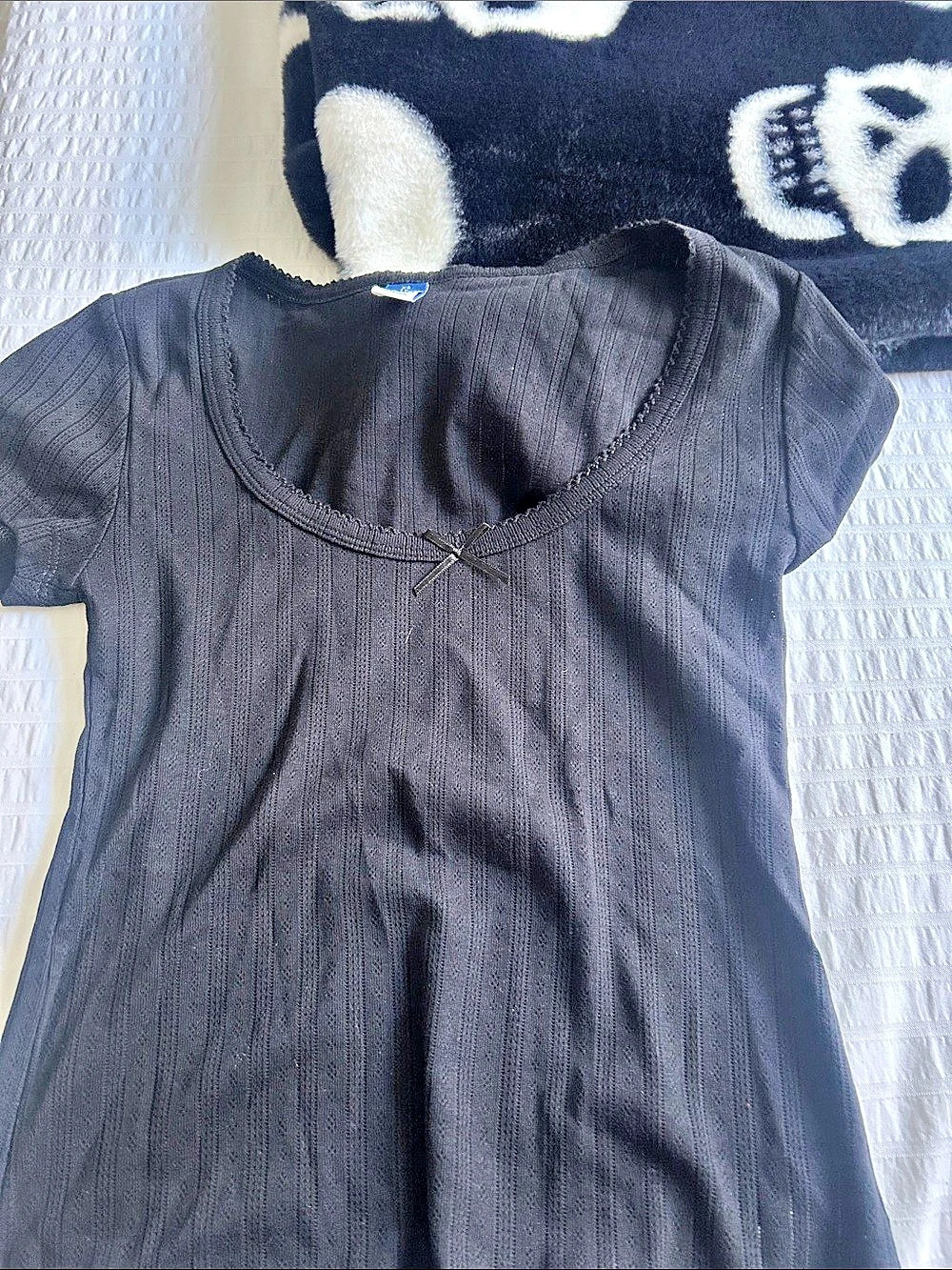 Old Navy Fitted Ribbed Scoop-Neck Tee with Bow Accent Black womensXS
